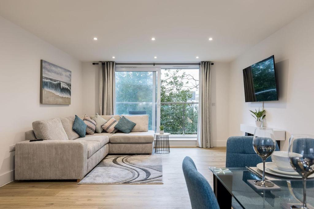 Stylish Town Centre Apartment, W Parking, Nr Beach Борнмут Экстерьер фото