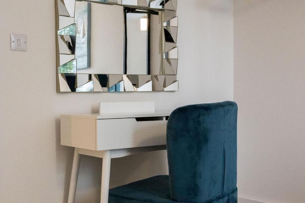 Stylish Town Centre Apartment, W Parking, Nr Beach Борнмут Экстерьер фото